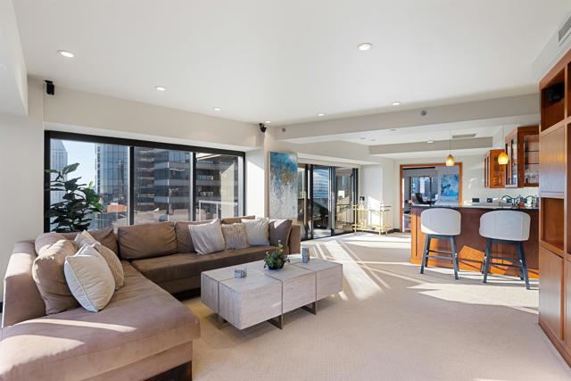 200 Harbor Dr, San Diego CA: https://media.crmls.org/mediaz/cd4e0efb-ed4b-4361-a383-cad9c155b99d.jpg