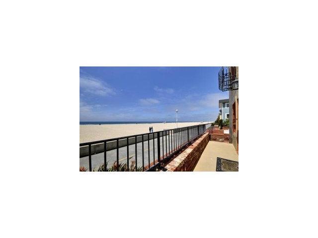 2444 The Strand, Hermosa Beach, California 90254, 9 Bedrooms Bedrooms, ,5 BathroomsBathrooms,Residential,Sold,The Strand,ML81117396