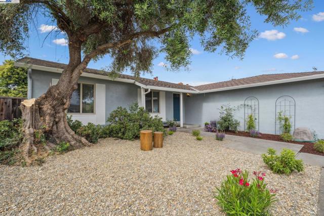 34709 Clover St, Union City CA: https://media.crmls.org/mediaz/cd4edcde-6869-4e3e-9d05-cf0530f98445.jpg