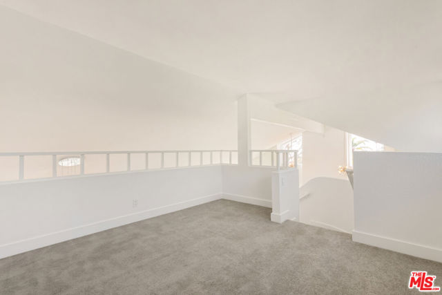 3536 Malibu Country Drive, Malibu CA: https://media.crmls.org/mediaz/cd4f1b69-6fc9-45a4-9e03-cf6643434b27.jpg