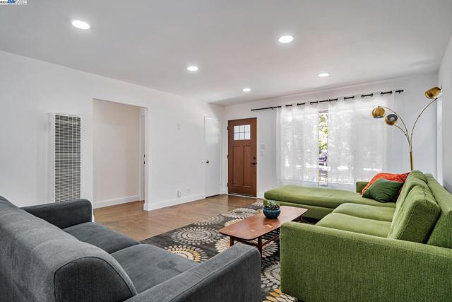 126 Kilkare Rd, Sunol CA: https://media.crmls.org/mediaz/cd4f262f-4501-4137-a072-58ea18db2705.jpg