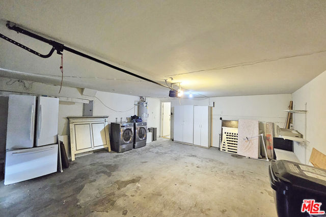 18130 Oxnard Street, Tarzana CA: https://media.crmls.org/mediaz/cd4f3083-75b0-4b7a-aba3-926a0e76585e.jpg