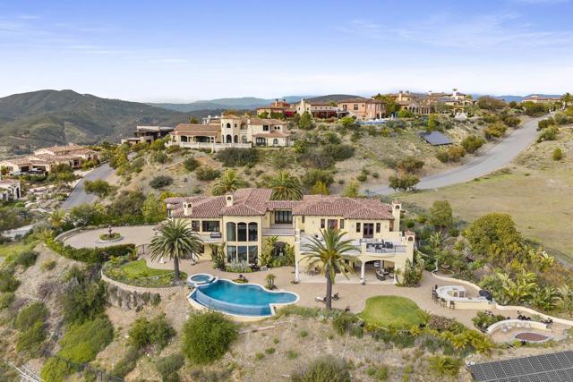 18233 Via Ambiente, Rancho Santa Fe CA: https://media.crmls.org/mediaz/cd4f4e8d-a968-4e49-b173-1c2a3ec2c181.jpg