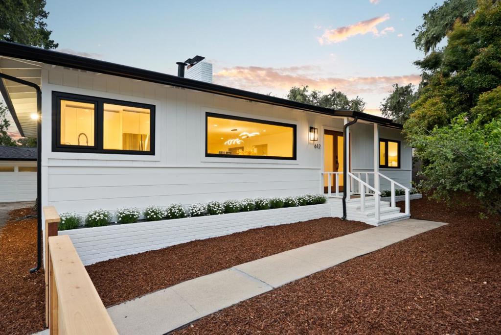 https://media.crmls.org/mediaz/cd5035f4-5b85-488c-8363-562574152aa4.jpg?preset=X-Large