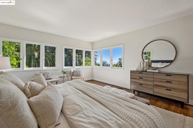 356 Mountain Avenue, Piedmont CA: https://media.crmls.org/mediaz/cd50550a-55a9-4f55-a608-ae41b3d3d0a9.jpg