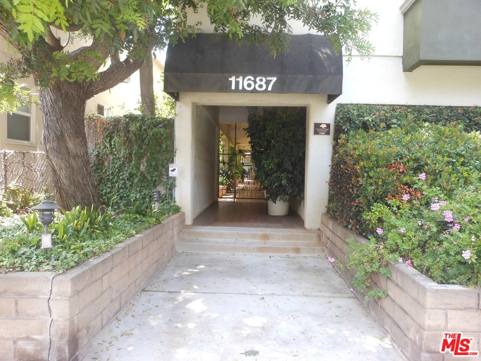 11687 MONTANA Avenue 307, Los Angeles, CA 90049