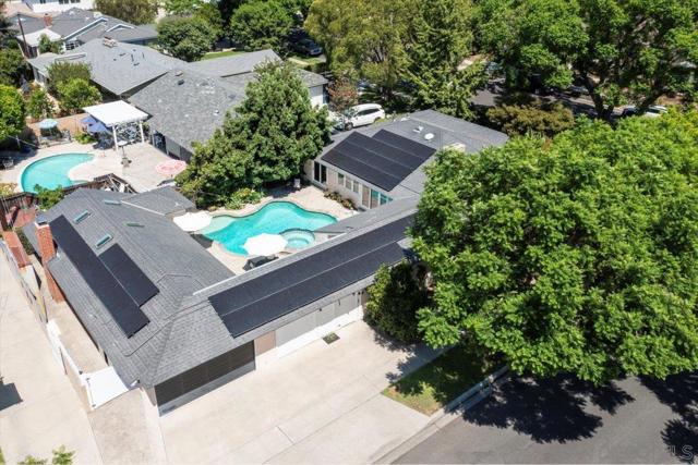 2602 N Louise, Santa Ana CA: https://media.crmls.org/mediaz/cd5174d3-8f8e-4e14-b48d-95990a96a081.jpg