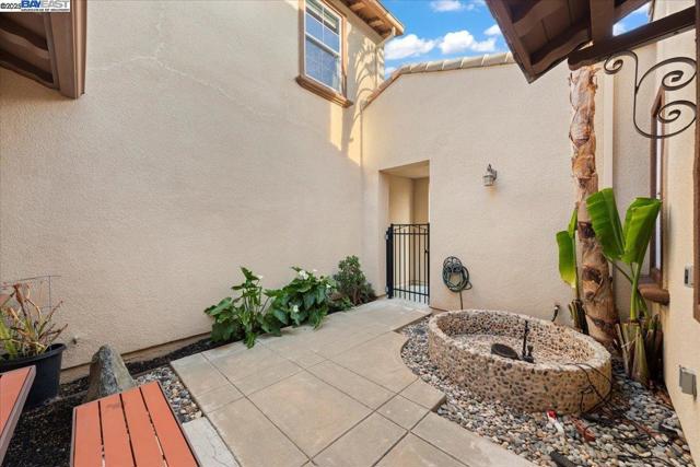 2396 Keats Ln, San Ramon CA: https://media.crmls.org/mediaz/cd51c8e7-2141-4192-b816-a41f9668c5ea.jpg