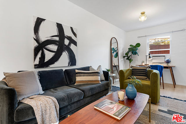 1205 Appleton Way, Venice CA: https://media.crmls.org/mediaz/cd51d261-a46e-4727-89a6-bd2ff3b2639d.jpg