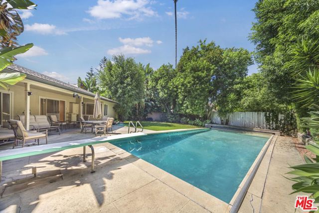 3133 Barbydell Drive, Los Angeles CA: https://media.crmls.org/mediaz/cd51daeb-adaa-4e1c-a3d6-2bba0c9b3dec.jpg