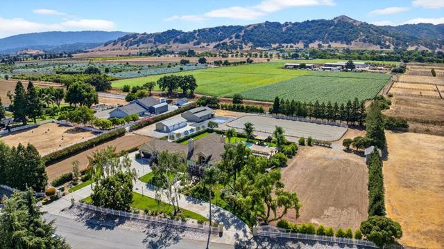 12315 Harding Avenue, San Martin CA: https://media.crmls.org/mediaz/cd523032-f280-40f3-b15f-132b693b86af.jpg