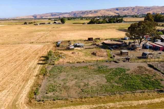 6200 Frye Lane, Hollister CA: https://media.crmls.org/mediaz/cd52406c-4711-4178-9bf9-095518f080e7.jpg