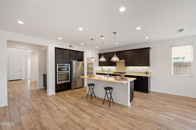 481 Alabama Street, Ventura CA: https://media.crmls.org/mediaz/cd52a939-a12f-421d-b716-e669d5e0e7b1.jpg