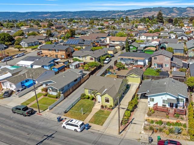 928 Lincoln Street, Watsonville CA: https://media.crmls.org/mediaz/cd52bad0-bd43-4ffa-8164-cf2a7f42072b.jpg