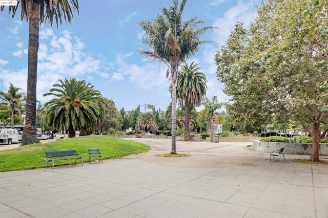 389 Belmont St, Oakland CA: https://media.crmls.org/mediaz/cd52ee8b-094b-4b64-9c39-b4efd2d8443b.jpg