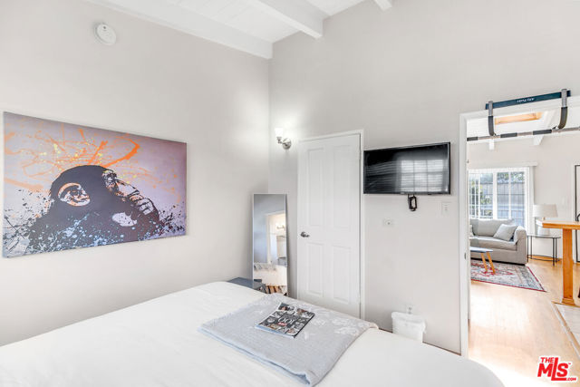 313 Mildred Avenue, Venice CA: https://media.crmls.org/mediaz/cd52f0c8-5141-4f48-96e1-58d52ef1bda6.jpg