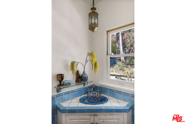 6105 Mount Angelus Drive, Los Angeles CA: https://media.crmls.org/mediaz/cd5338cb-de23-4ac8-a1dd-8b72d327e0df.jpg