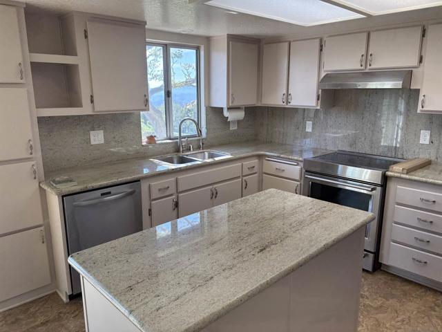 6702 Rainbow Hts. Rd.,  CA: https://media.crmls.org/mediaz/cd536875-cba9-4530-a150-63741c6f1014.jpg
