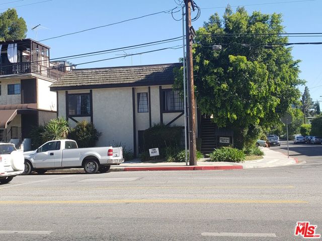 5170 N Columbus Avenue, Sherman Oaks CA: https://media.crmls.org/mediaz/cd539ea6-0b5e-471a-a23a-2d15e732423b.jpg