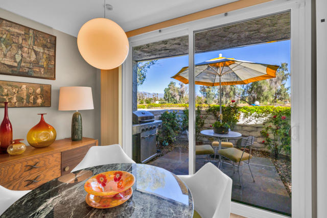 2327 Casitas Way, Palm Springs, CA 92264