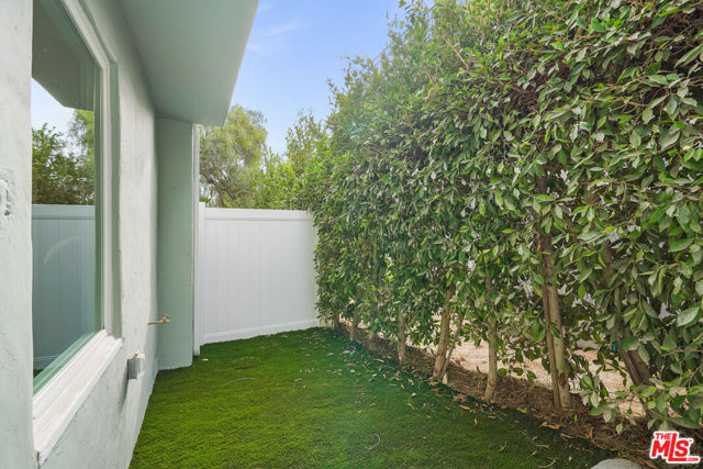 726 Pier Avenue, B photo 16