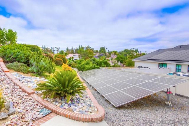 17502 Corte Lomas Verdes, Poway CA: https://media.crmls.org/mediaz/cd5486bd-4e59-45c2-9e83-1a6cba71a19b.jpg