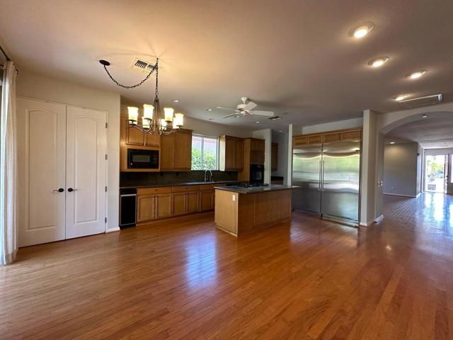 40589 Palm Court, Palm Desert CA: https://media.crmls.org/mediaz/cd550713-61f7-4b74-8cb7-12300cbbfb0b.jpg