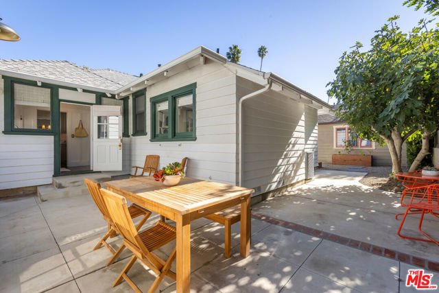 601 S Hudson Avenue, Pasadena CA: https://media.crmls.org/mediaz/cd552d12-8912-4fcb-ada9-3ddc28237fd4.jpg