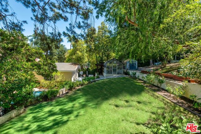 17040 Rancho Street, Encino CA: https://media.crmls.org/mediaz/cd559dcc-4635-4a8e-8f31-f684a02f646c.jpg