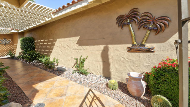 111 Juan Circle, Palm Desert CA: https://media.crmls.org/mediaz/cd55dd64-ef05-4a6e-9848-9a50437100b4.jpg