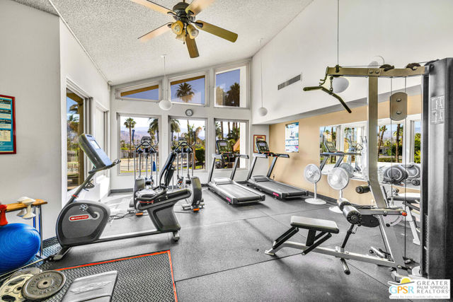 10 International Boulevard, Rancho Mirage CA: https://media.crmls.org/mediaz/cd55ef5f-0c71-4111-9f30-d4921d45c51f.jpg