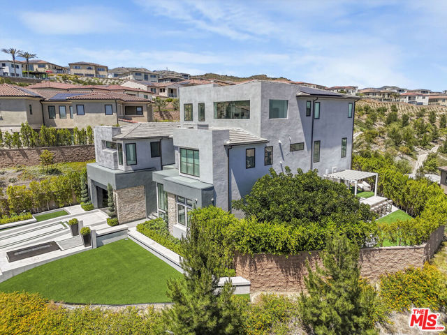 20472 W Windsor Lane, Porter Ranch CA: https://media.crmls.org/mediaz/cd5654b2-0ec5-4920-8eed-d49084742971.jpg