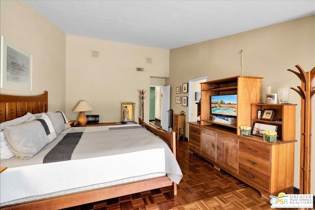 2861 Sundance Circle, Palm Springs CA: https://media.crmls.org/mediaz/cd56c6d9-1b2c-487e-bd2e-09cadf55125d.jpg