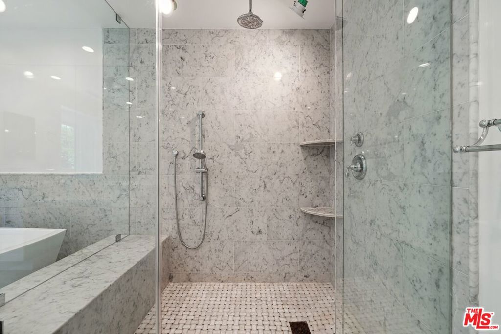 https://media.crmls.org/mediaz/cd571da4-cb17-41c1-b2d9-daf971edaf41.jpg?preset=X-Large