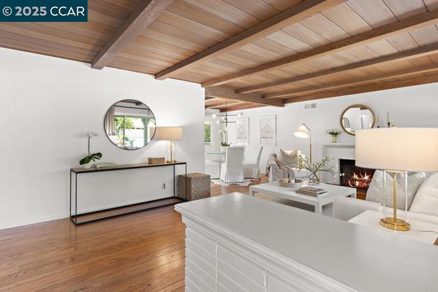 180 Ivy Drive, Orinda CA: https://media.crmls.org/mediaz/cd575663-ae64-4d92-9a0c-49576f127977.jpg