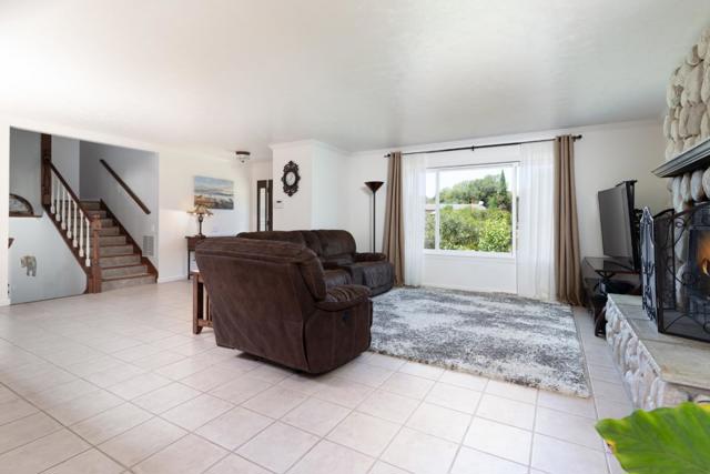 14892 Blue Oak Place, Salinas CA: https://media.crmls.org/mediaz/cd57935f-06e2-4813-a4e7-c98c4e12e39f.jpg