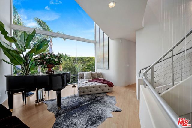 28177 Rey De Copas Lane, Malibu CA: https://media.crmls.org/mediaz/cd57aeb3-fb39-40f6-baf8-b70267ffa16b.jpg