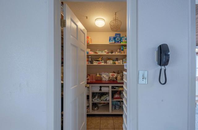 24935 Corte Poco, Salinas CA: https://media.crmls.org/mediaz/cd57eedf-4433-4ef1-81d6-6e612598a639.jpg