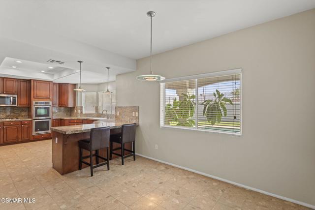 41985 Hemingway Court, Palm Desert CA: https://media.crmls.org/mediaz/cd580834-28dd-49ad-8192-4f259889d58e.jpg