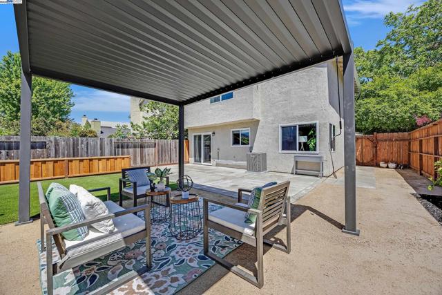2236 Oakland Ave, Pleasanton CA: https://media.crmls.org/mediaz/cd5822bb-e54a-40a0-8da2-ab6bda31d3d2.jpg