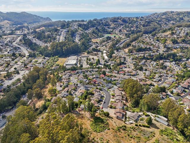 908 Park Pacifica Avenue, Pacifica CA: https://media.crmls.org/mediaz/cd5824ca-e3c9-4379-9b06-f6ecc6597cc5.jpg