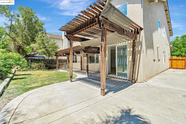 1261 King Loop, Tracy CA: https://media.crmls.org/mediaz/cd582580-ccf4-4365-94f5-5c6a23fccc3a.jpg