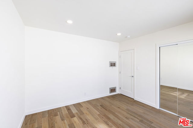 1026 6th Street, Santa Monica CA: https://media.crmls.org/mediaz/cd585a39-2e1d-44bd-9e03-ec7de3fb9358.jpg