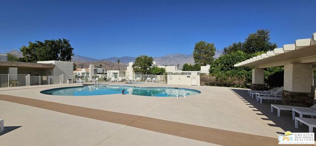 5920 Paradise Plaza, Palm Springs CA: https://media.crmls.org/mediaz/cd59101b-abe7-41f9-9a23-0d7e73f6f87c.jpg