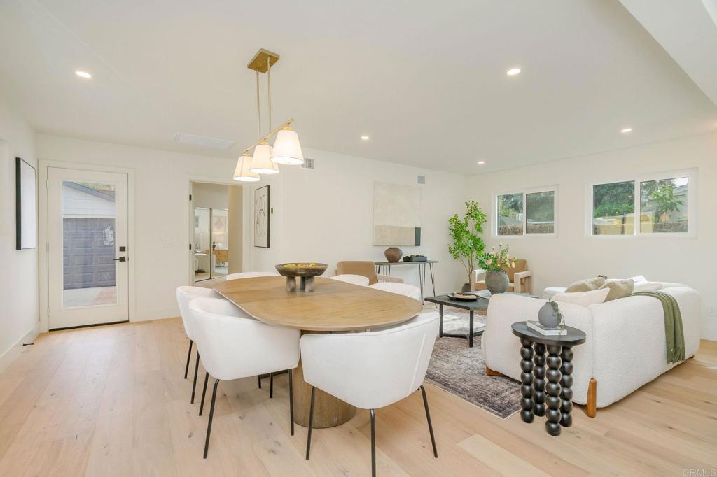 https://media.crmls.org/mediaz/cd5999ec-27e9-45f2-822e-1b3658c745c2.jpg?preset=X-Large
