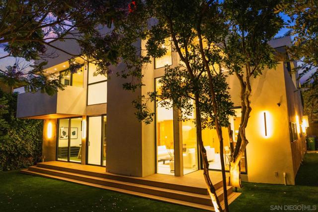 7376 Fay Ave, La Jolla CA: https://media.crmls.org/mediaz/cd5a191d-d0cf-42d0-a6b1-1c0b9c0f32ed.jpg