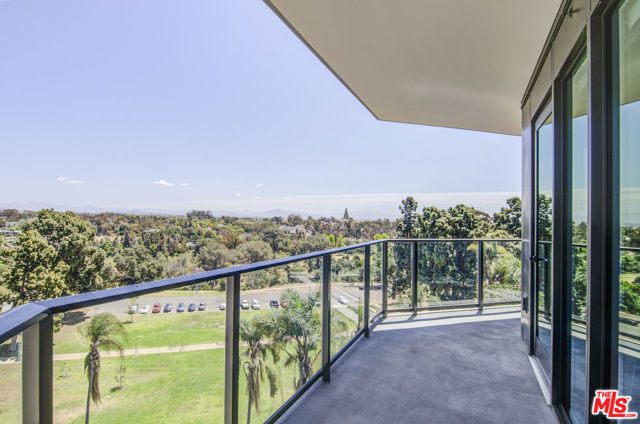 525 Olive Street, San Diego CA: https://media.crmls.org/mediaz/cd5a3069-3796-404e-a6d1-6cd6fba54bbd.jpg