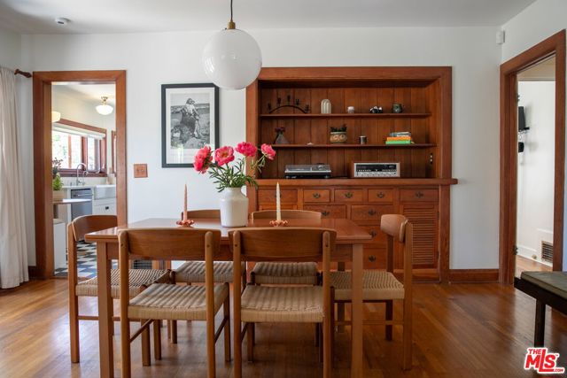 898 N Chester Avenue, Pasadena CA: https://media.crmls.org/mediaz/cd5aa3c5-debc-4429-865f-b4a33d11fdeb.jpg