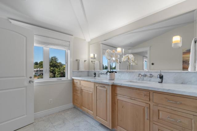 40 S Circle Drive, Santa Cruz CA: https://media.crmls.org/mediaz/cd5b0297-3300-47ba-af55-ed5ba2a7f16a.jpg