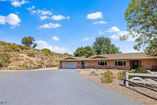 2686 Via Viejas, Alpine CA: https://media.crmls.org/mediaz/cd5b0bc9-a76c-4351-abdd-f3463c83e95c.jpg